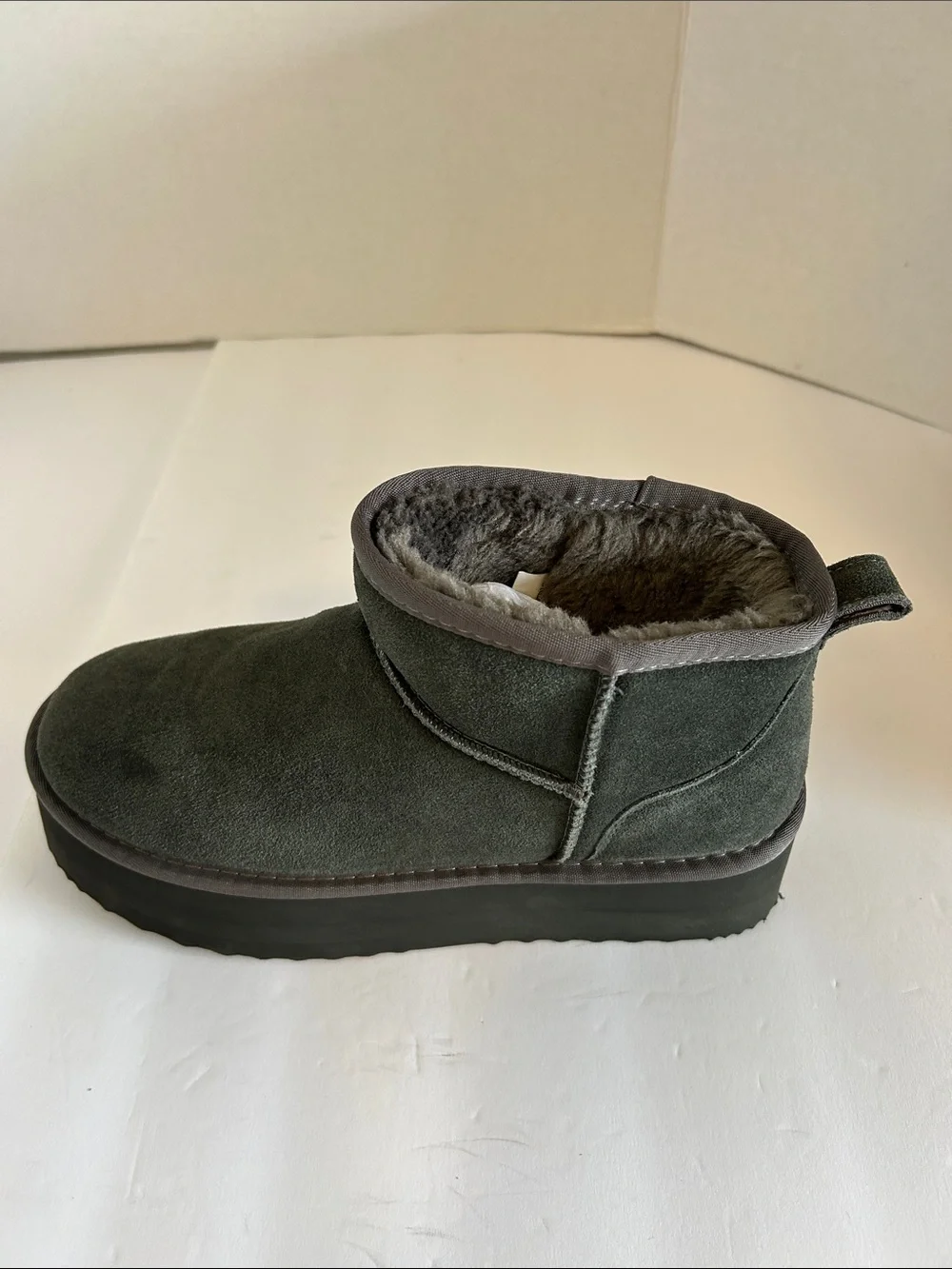 DREAM PAIRS Women's FuzzyClassic Platform  Boots